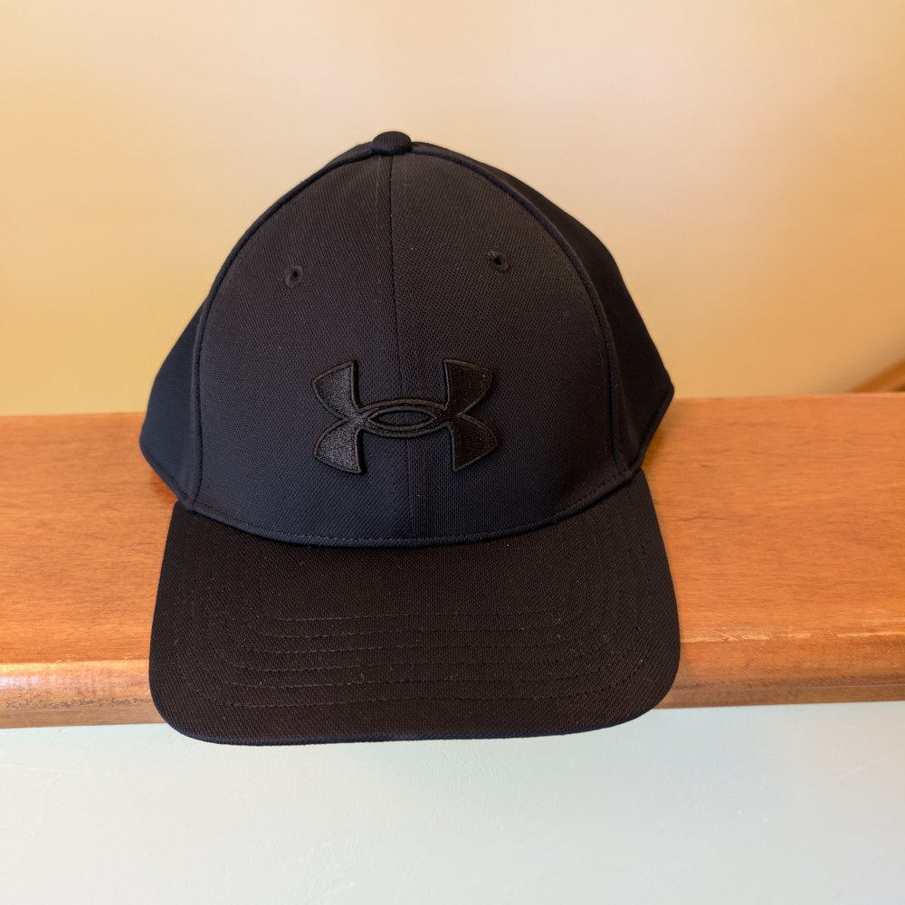 Under Armour All Black fitted Baseball Cap